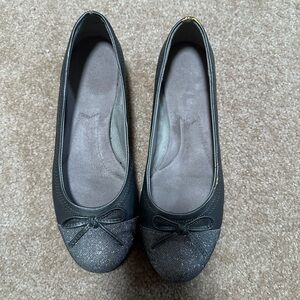 Life Stride Gray and Silver Bow Flats